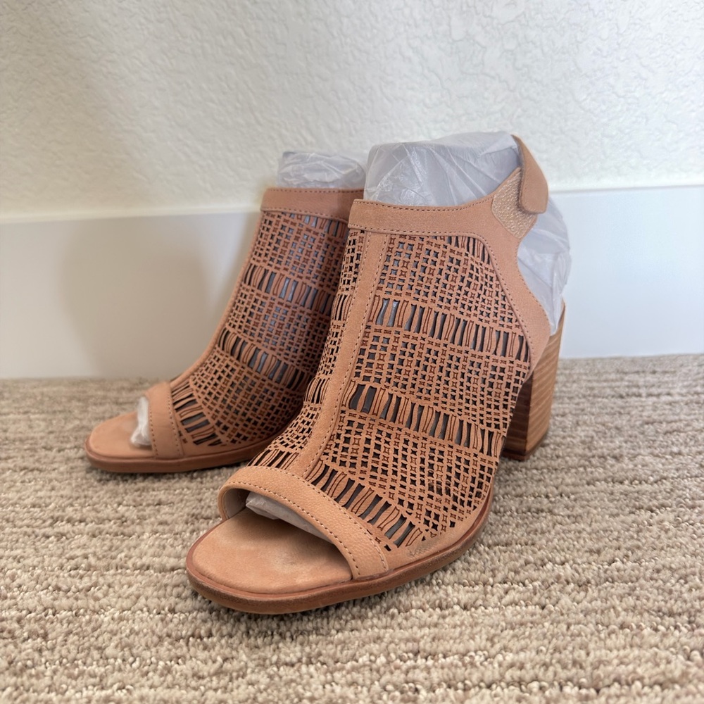 Vince Camuto Soft Tumbled Nubuck Heels — Tan (Size 7)